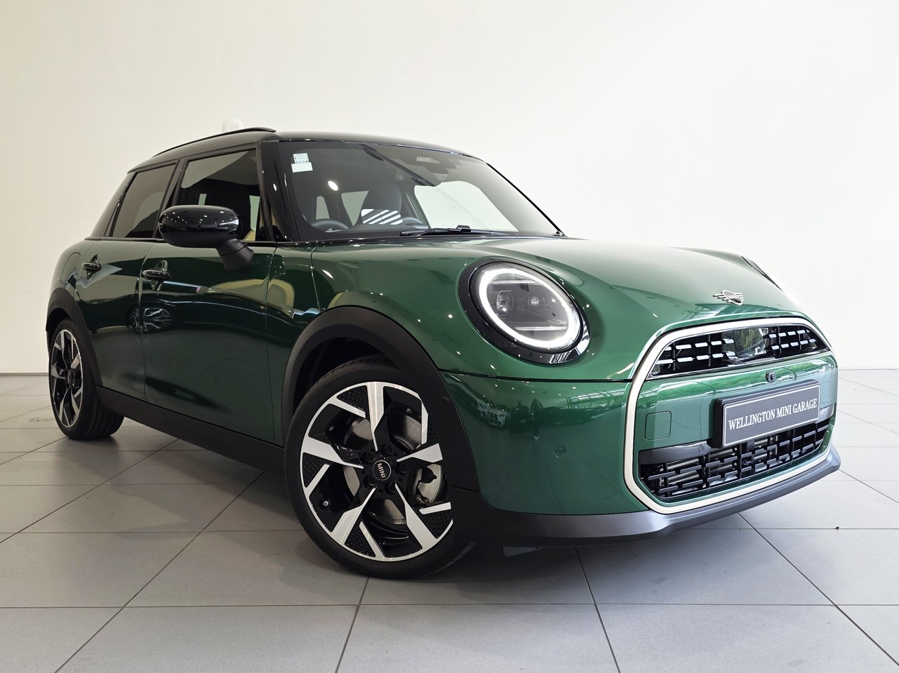 MINI Cooper 5 Door C Favoured Spec