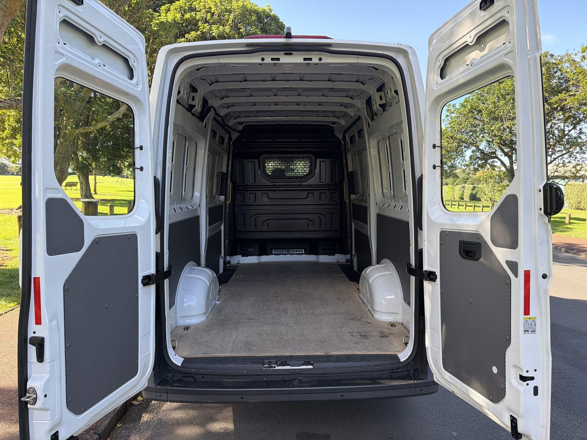 Volkswagen Crafter 35 103KW MWB 8 SPD AUTO