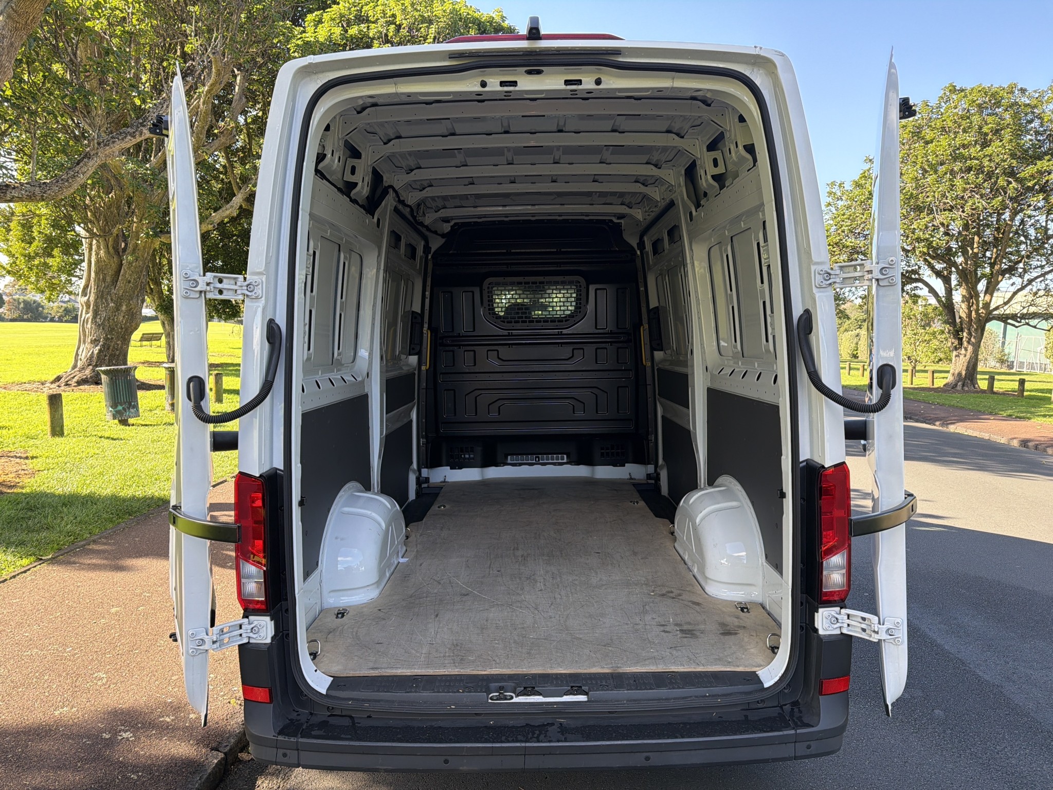 Volkswagen Crafter 35 103KW MWB 8 SPD AUTO