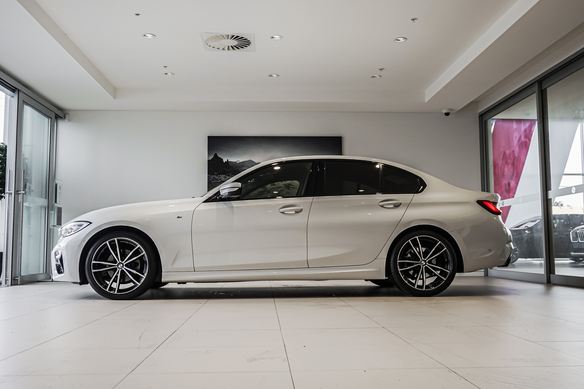 BMW 320i Sedan M-Sport +Drivers Assist