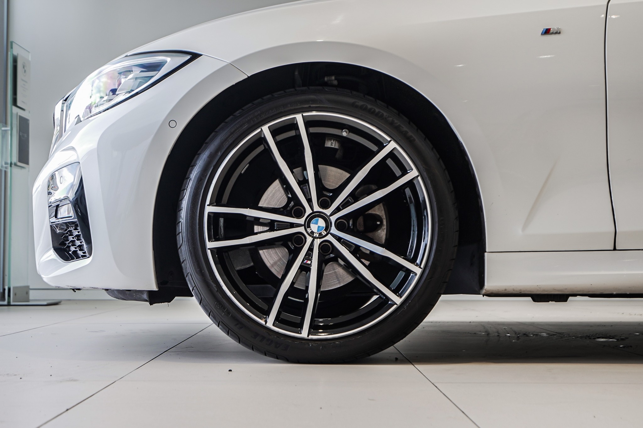 BMW 320i Sedan M-Sport +Drivers Assist