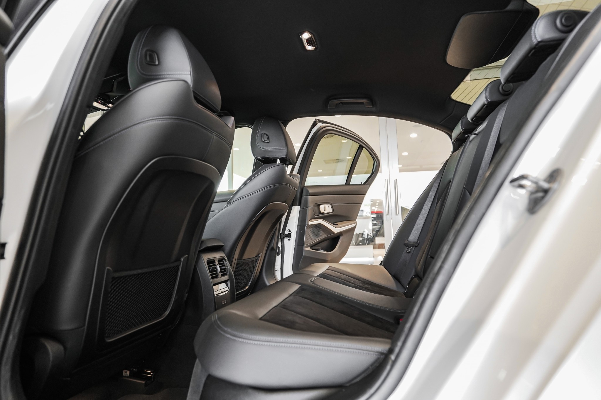 BMW 320i Sedan M-Sport +Drivers Assist