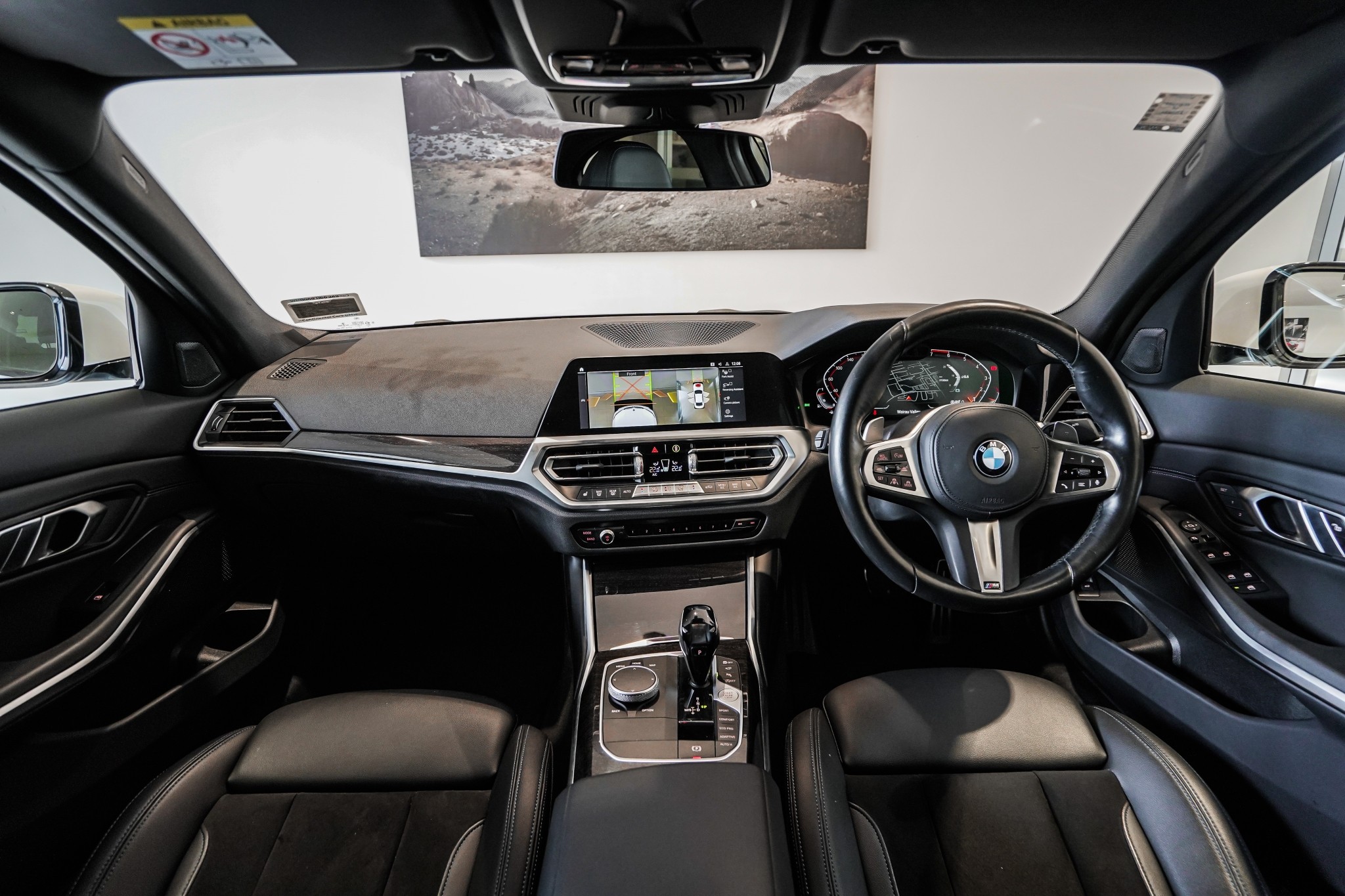 BMW 320i Sedan M-Sport +Drivers Assist