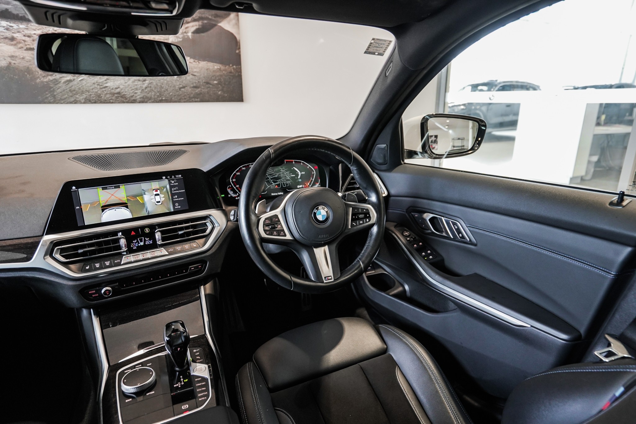 BMW 320i Sedan M-Sport +Drivers Assist