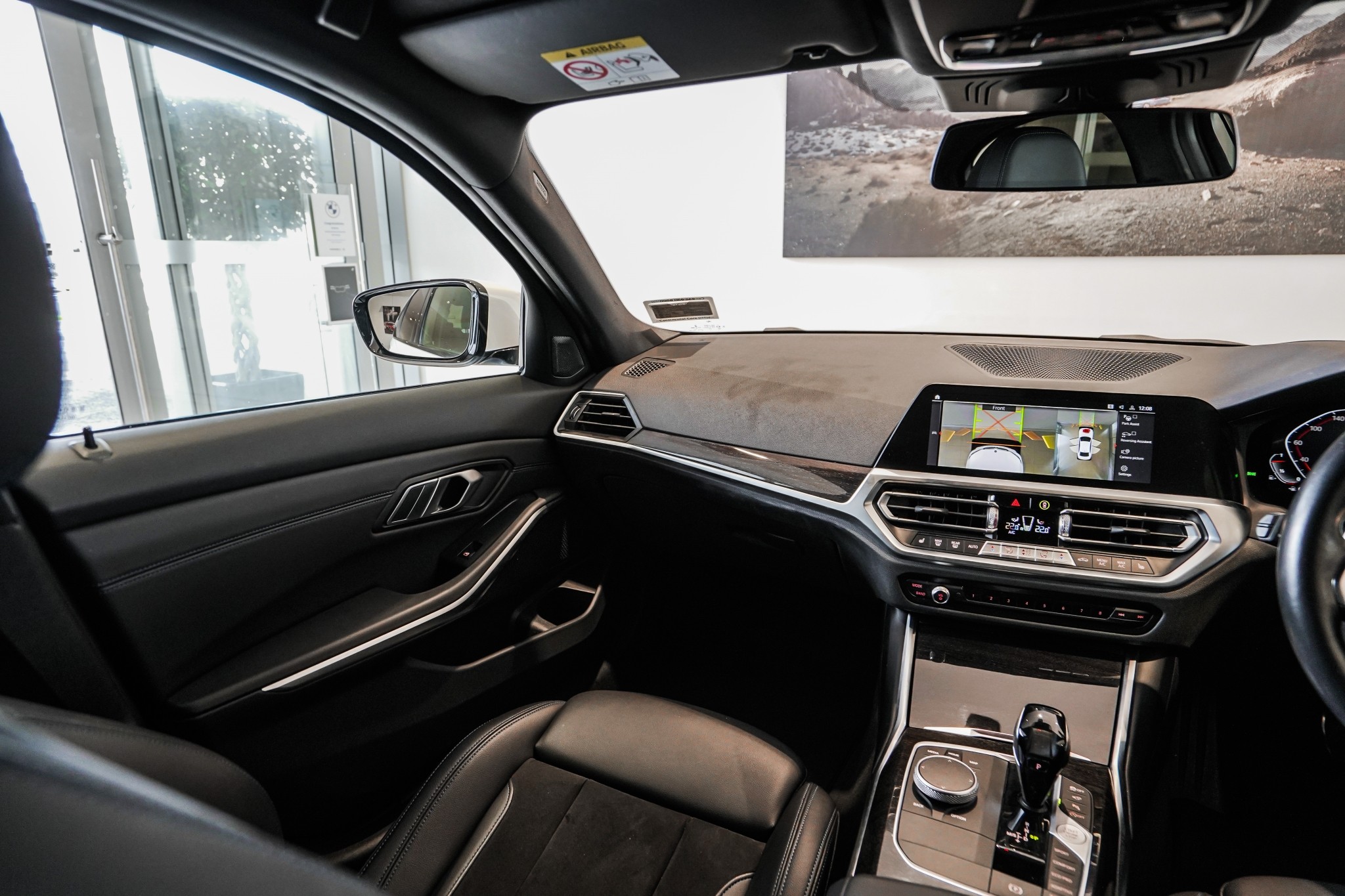 BMW 320i Sedan M-Sport +Drivers Assist