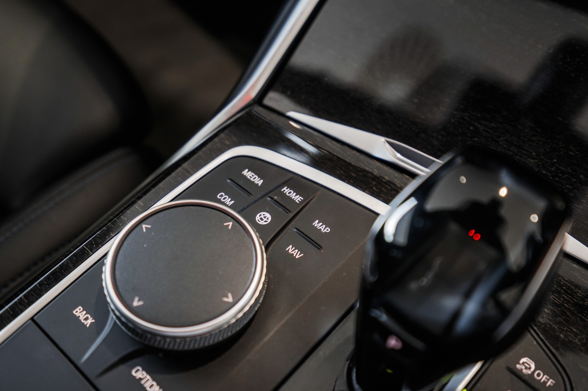 BMW 320i Sedan M-Sport +Drivers Assist