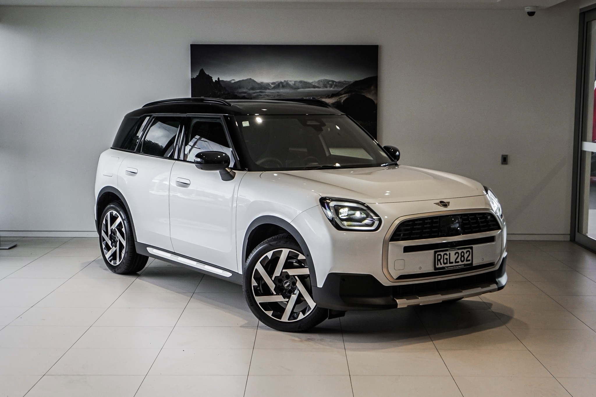 MINI Countryman 1.5L Turbo | Favoured