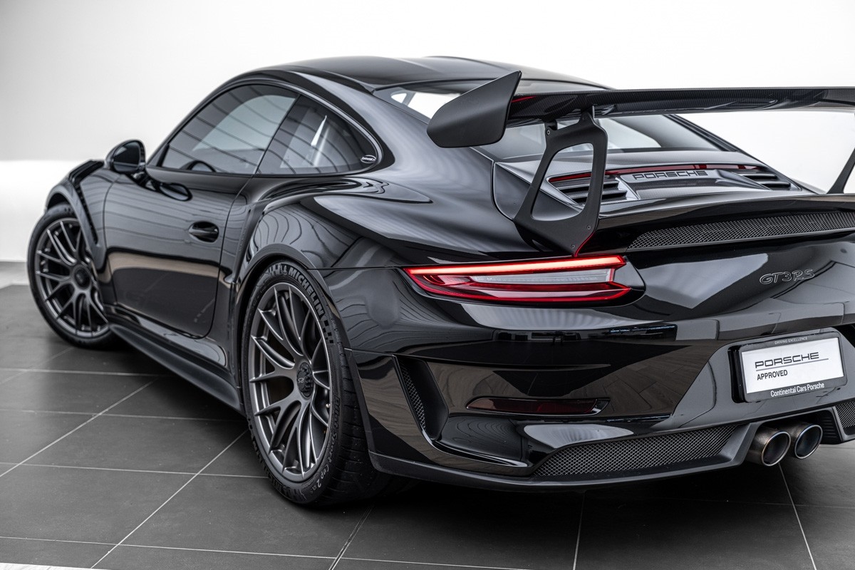 Porsche 911 GT3 RS (991.2) Weissach Package