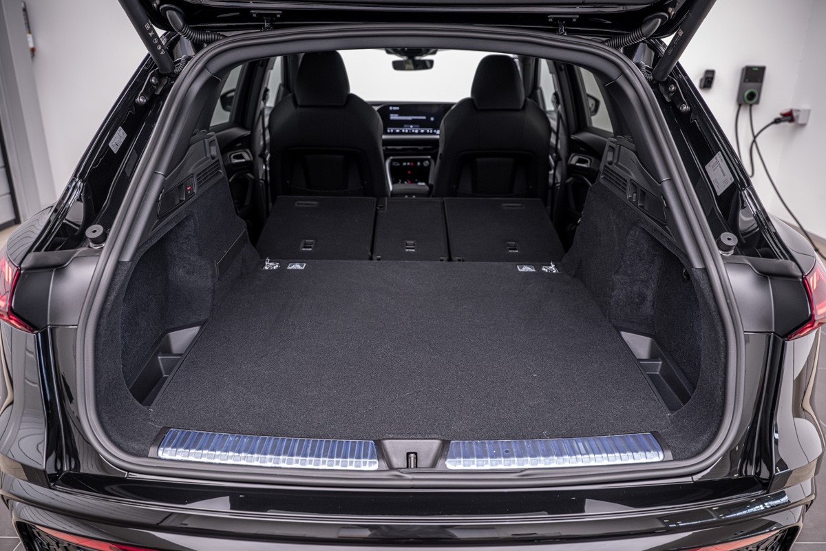 Audi Q5 E-HYBRID S LINE