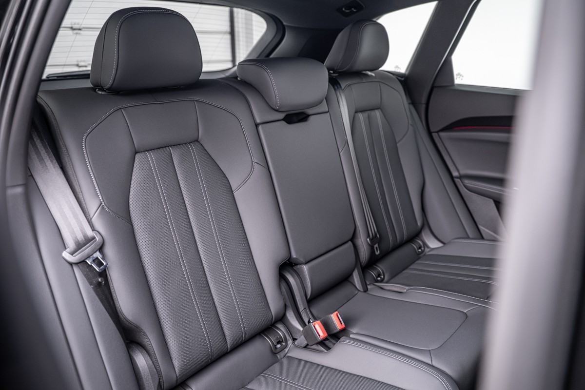 Audi Q5 E-HYBRID S LINE