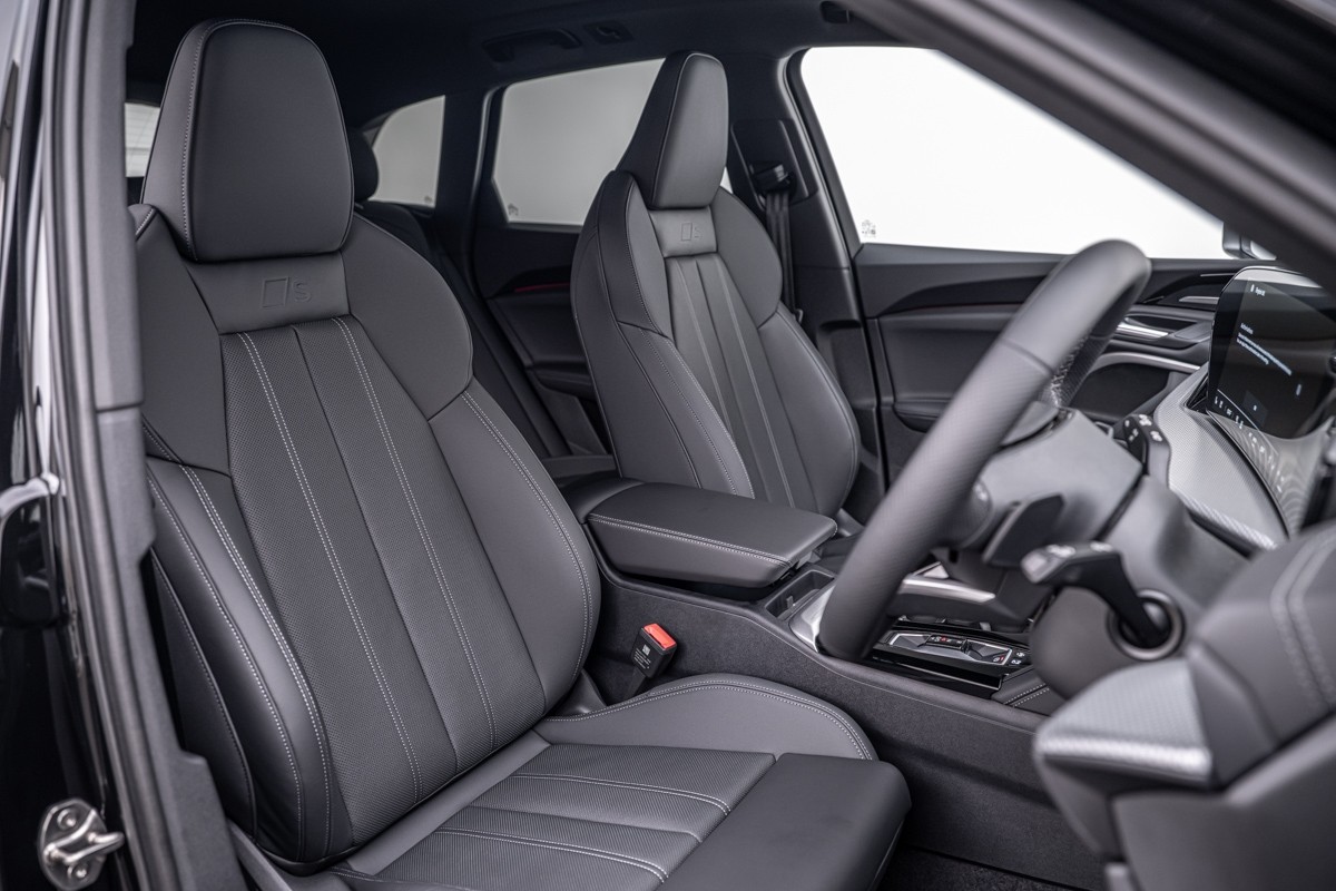 Audi Q5 E-HYBRID S LINE