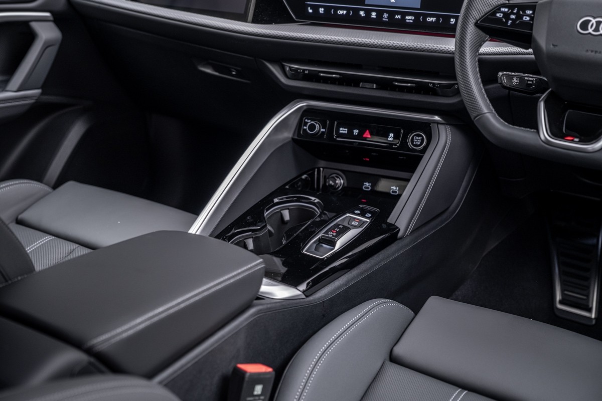 Audi Q5 E-HYBRID S LINE
