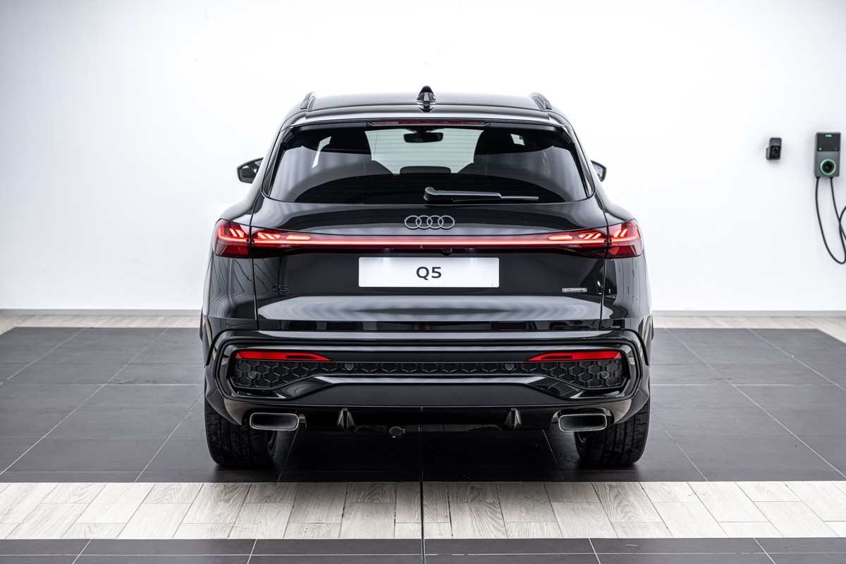 Audi Q5 E-HYBRID S LINE