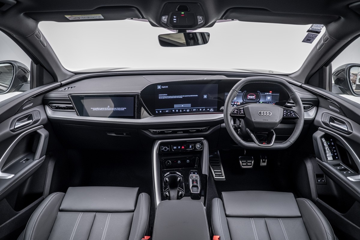Audi Q5 E-HYBRID S LINE