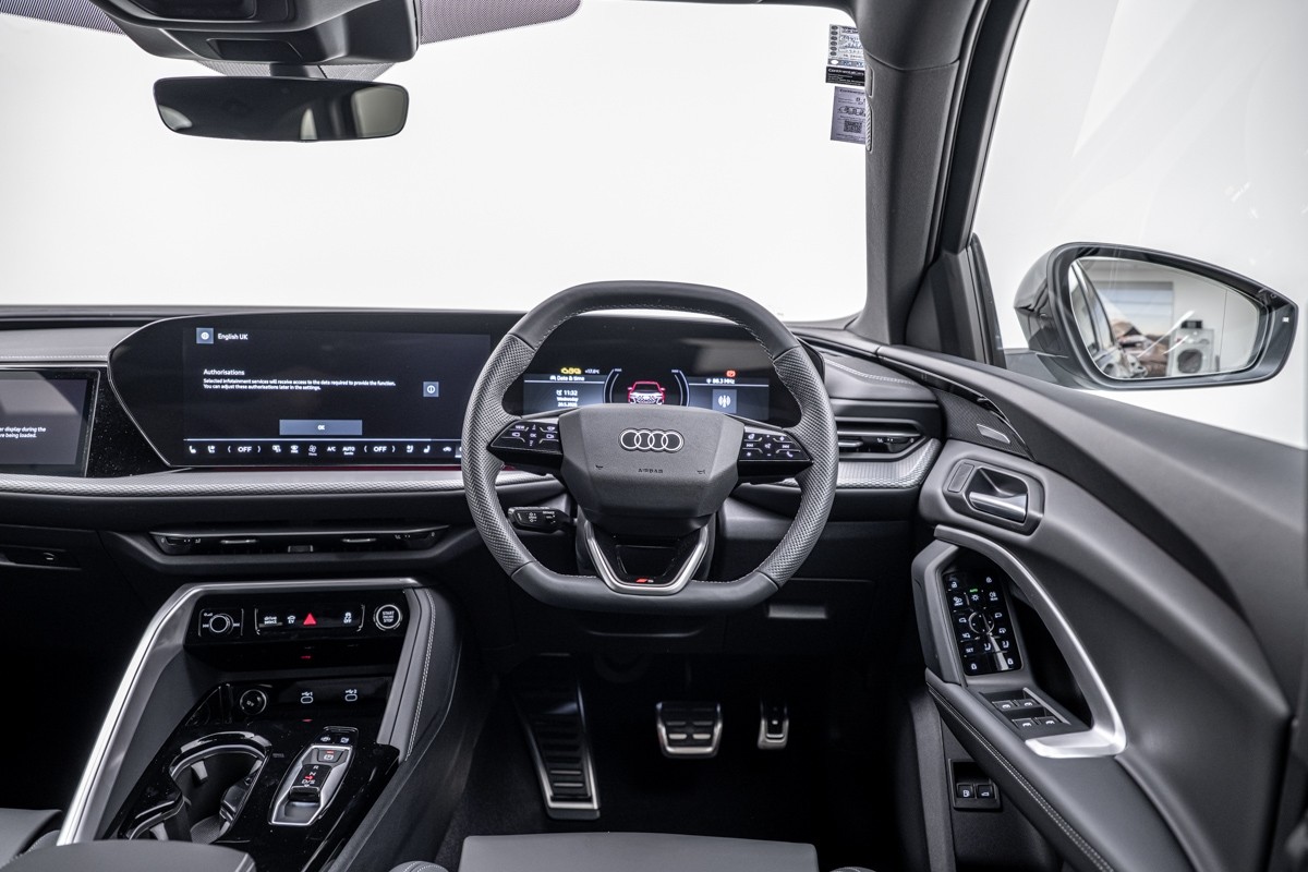 Audi Q5 E-HYBRID S LINE