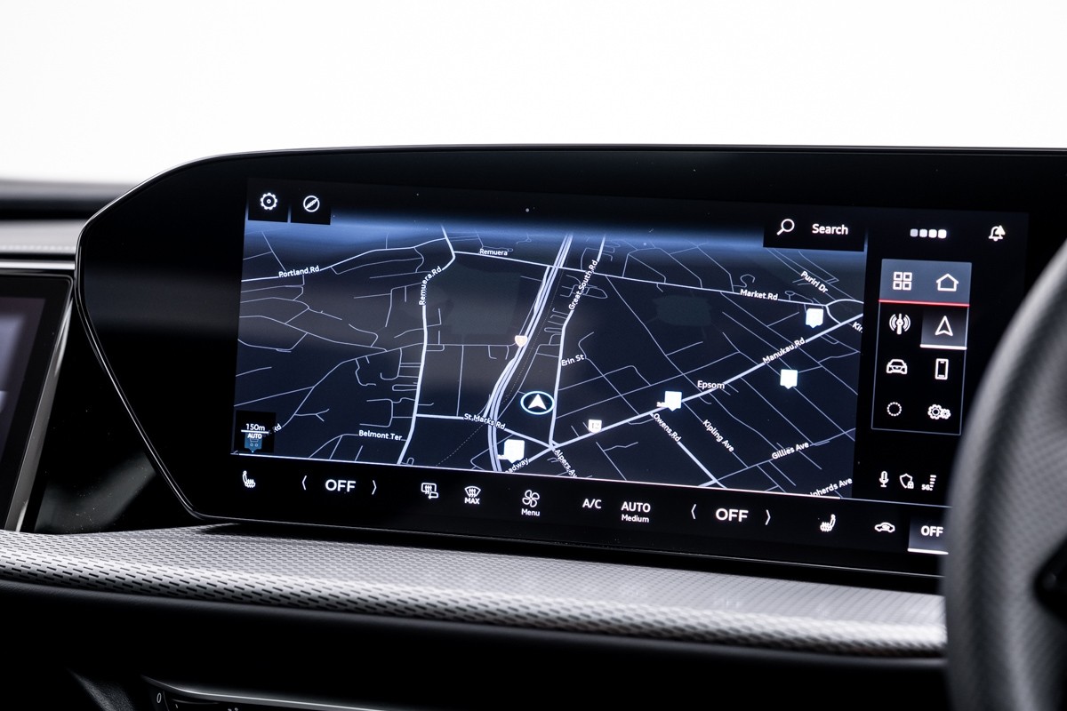 Audi Q5 E-HYBRID S LINE