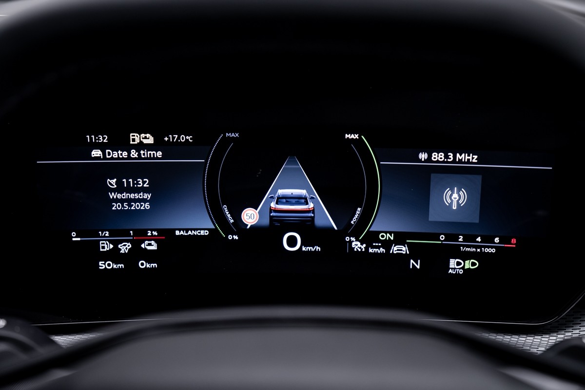 Audi Q5 E-HYBRID S LINE