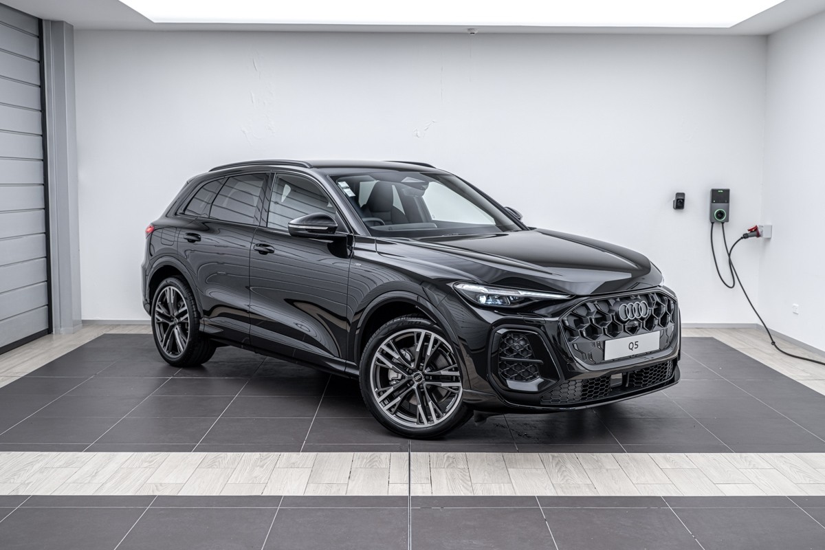 Audi Q5 E-HYBRID S LINE