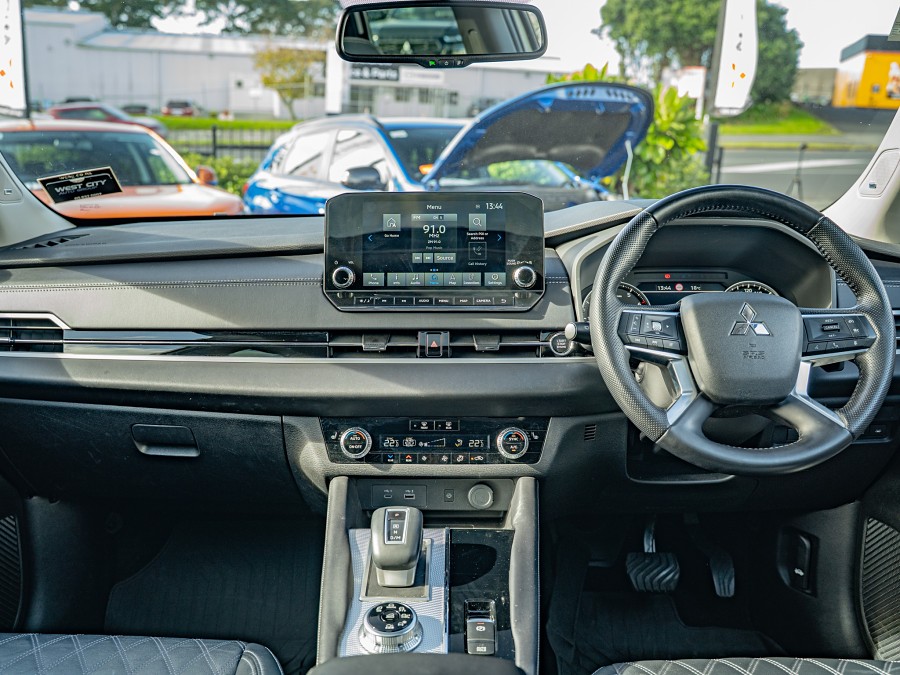 2022 Mitsubishi Outlander 10