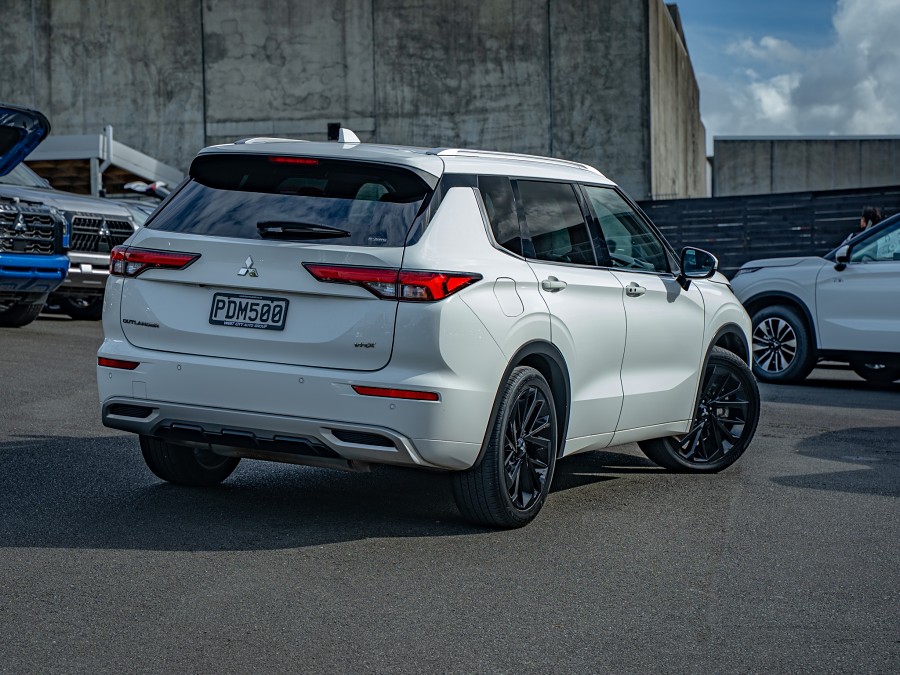 2022 Mitsubishi Outlander 2