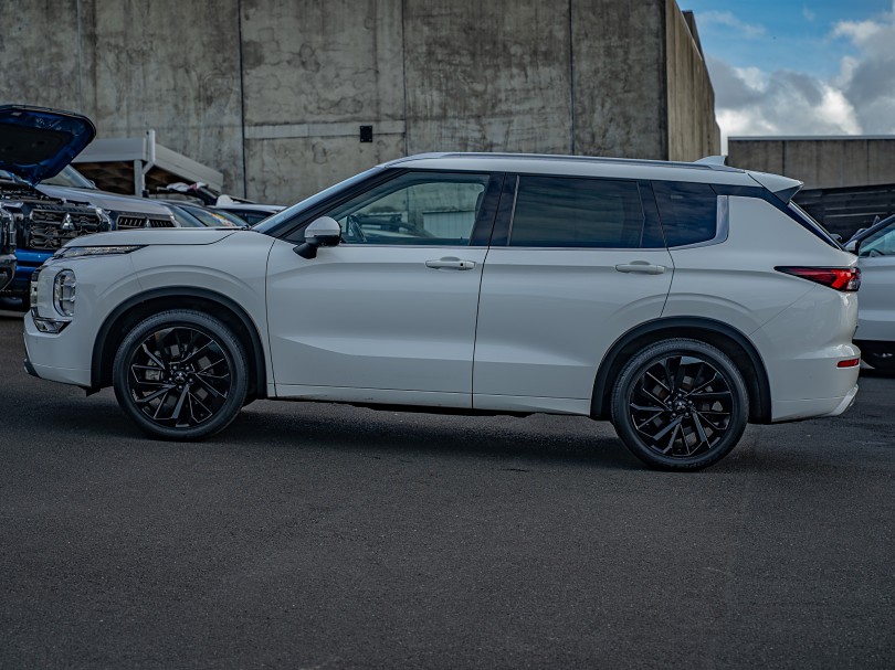 2022 Mitsubishi Outlander 5