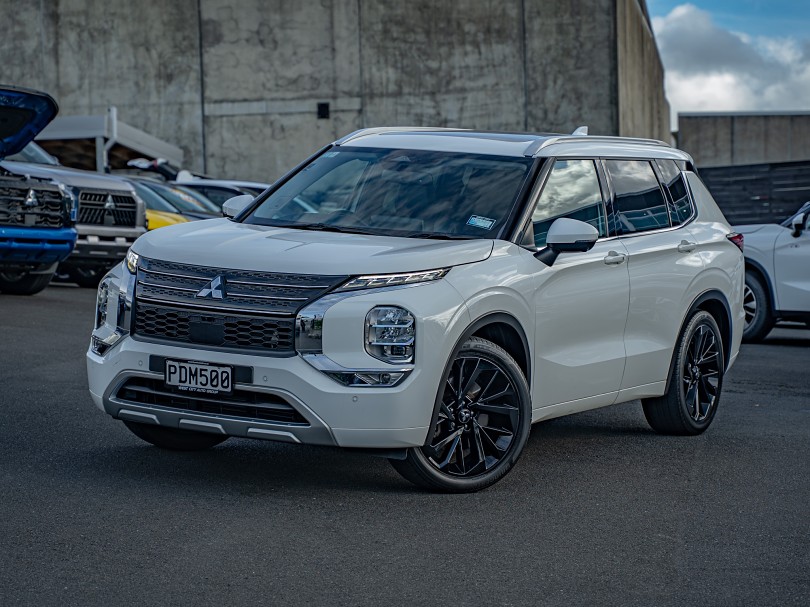 2022 Mitsubishi Outlander 1