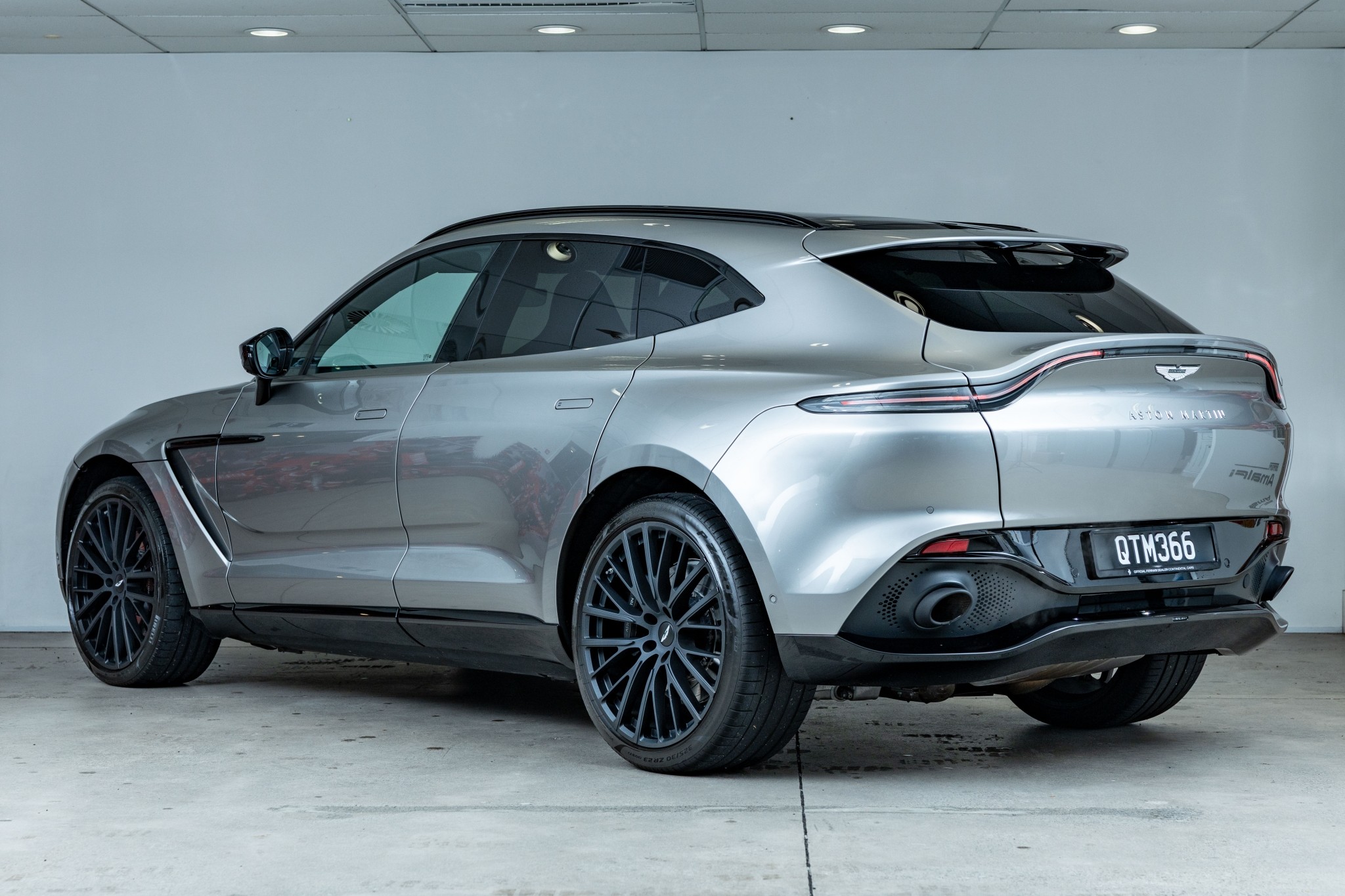 Aston Martin DBX 