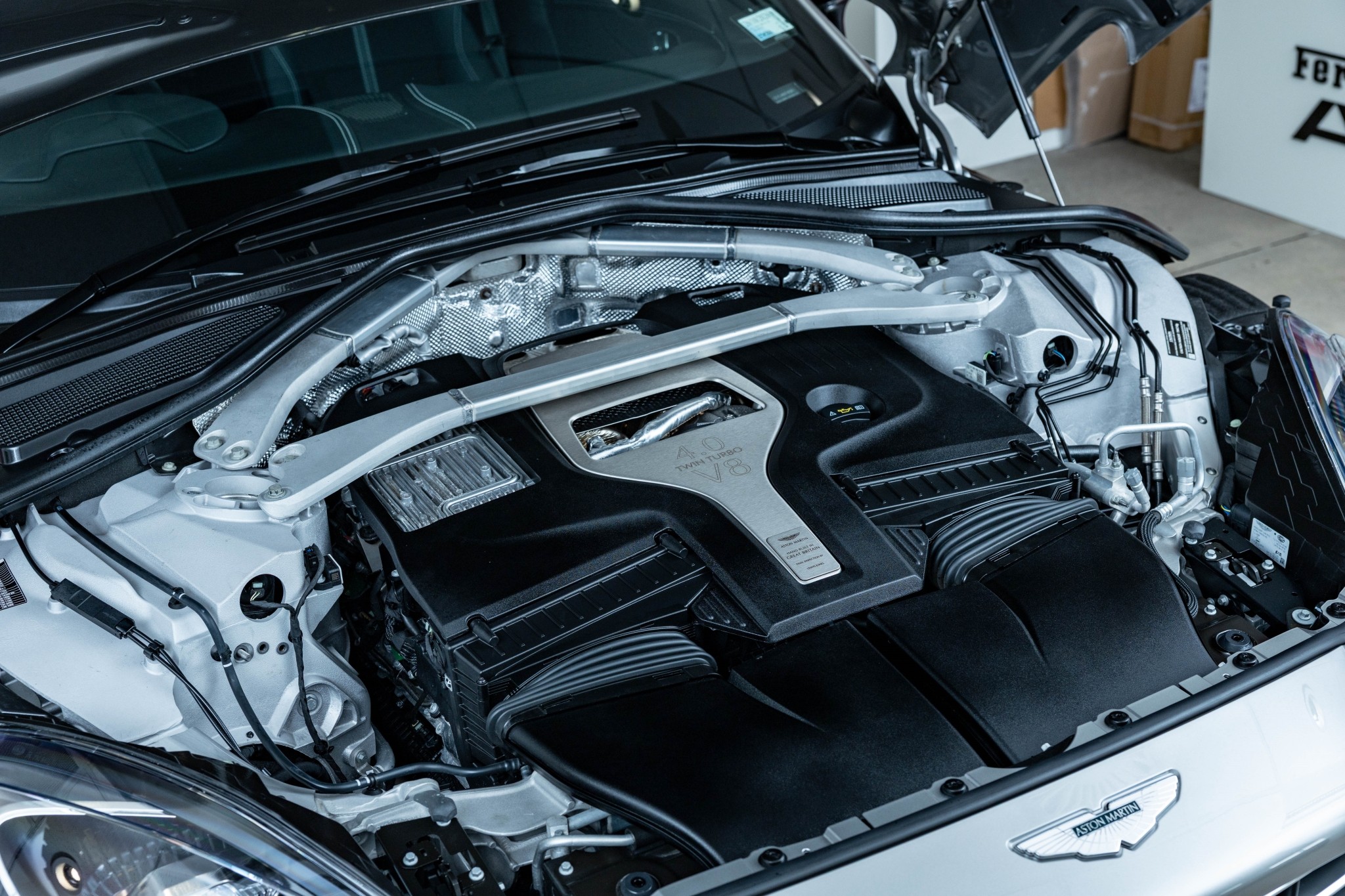 Aston Martin DBX 