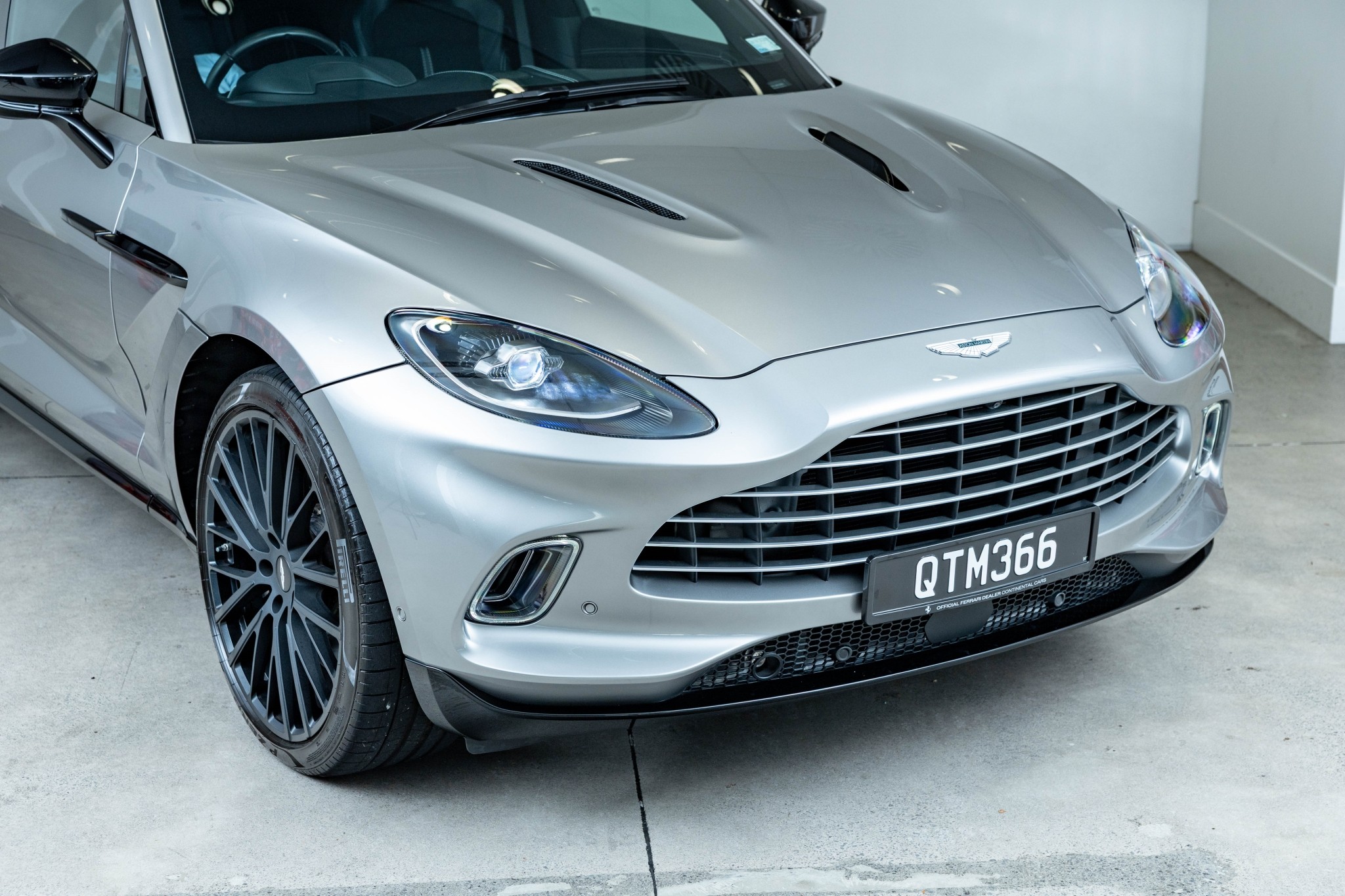 Aston Martin DBX 