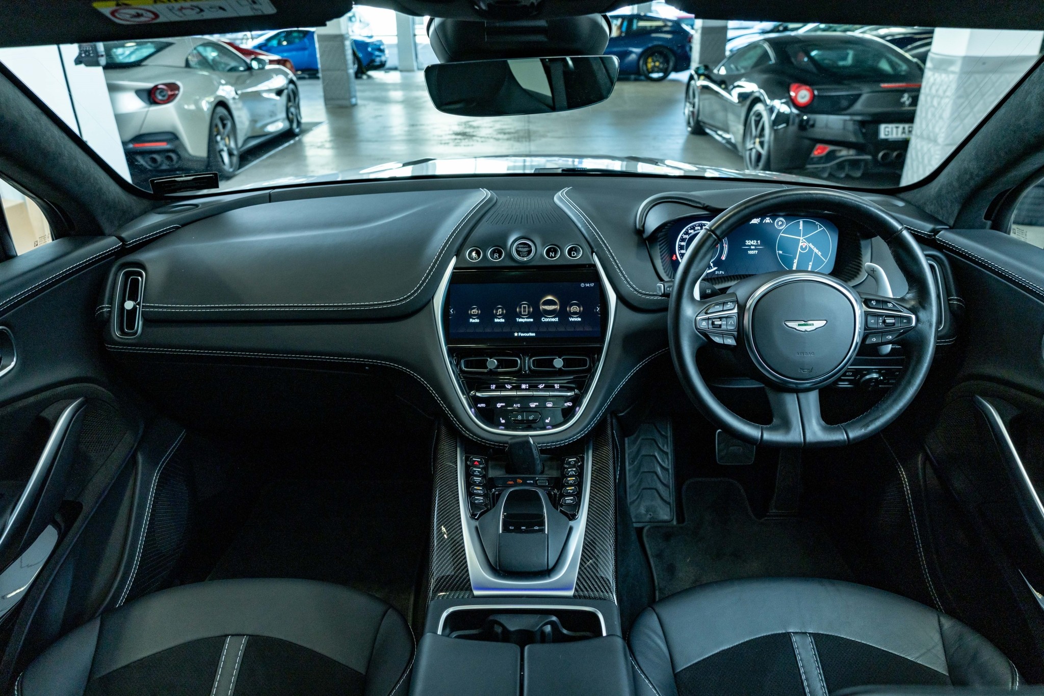 Aston Martin DBX 
