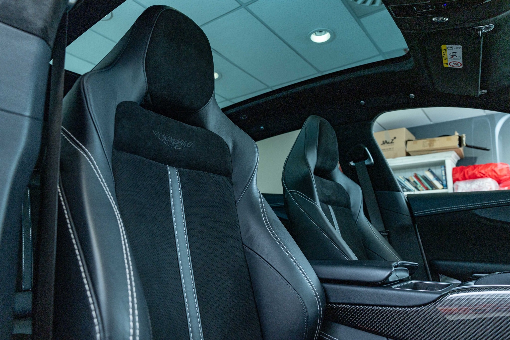 Aston Martin DBX 