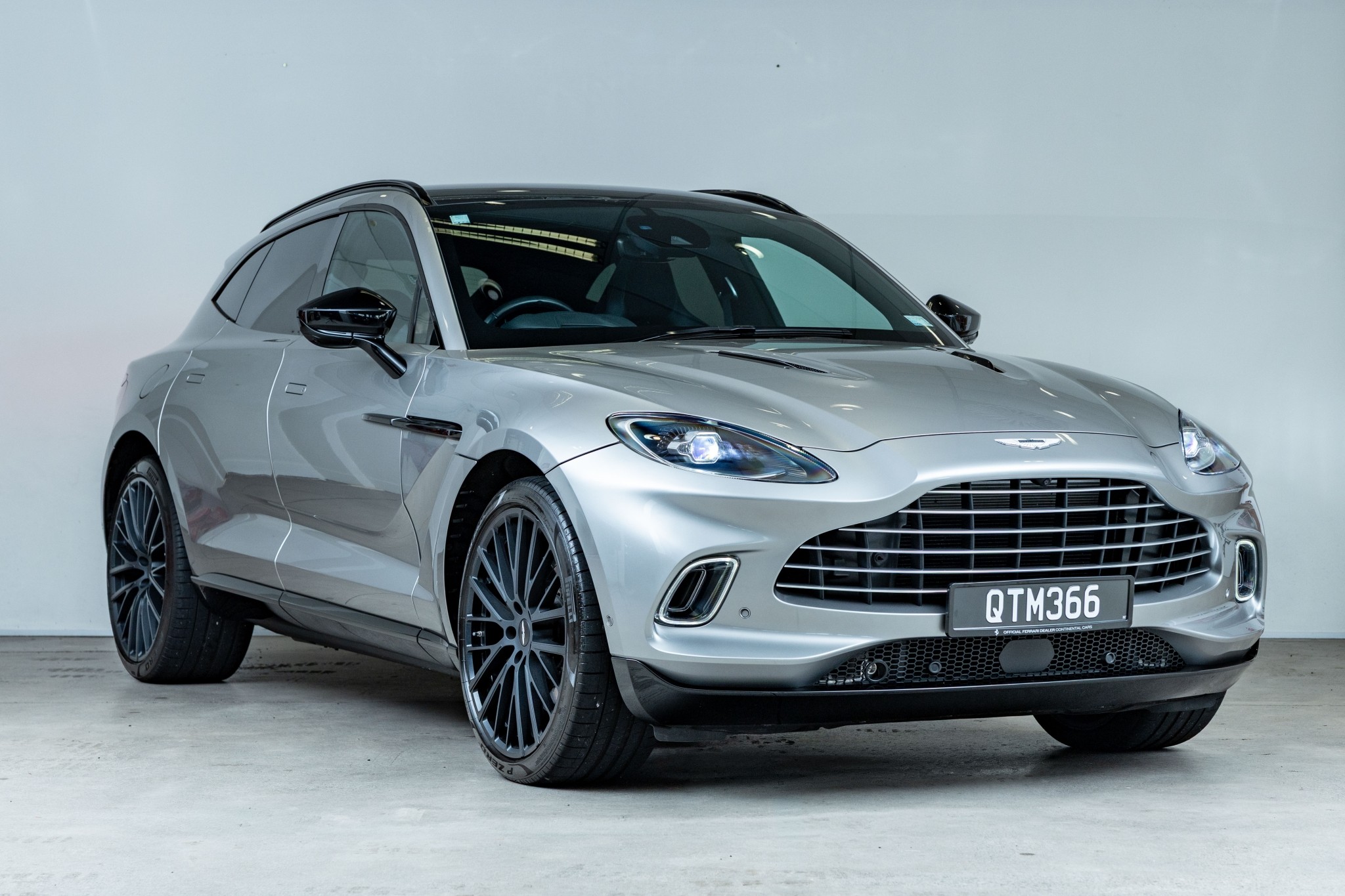 Aston Martin DBX 