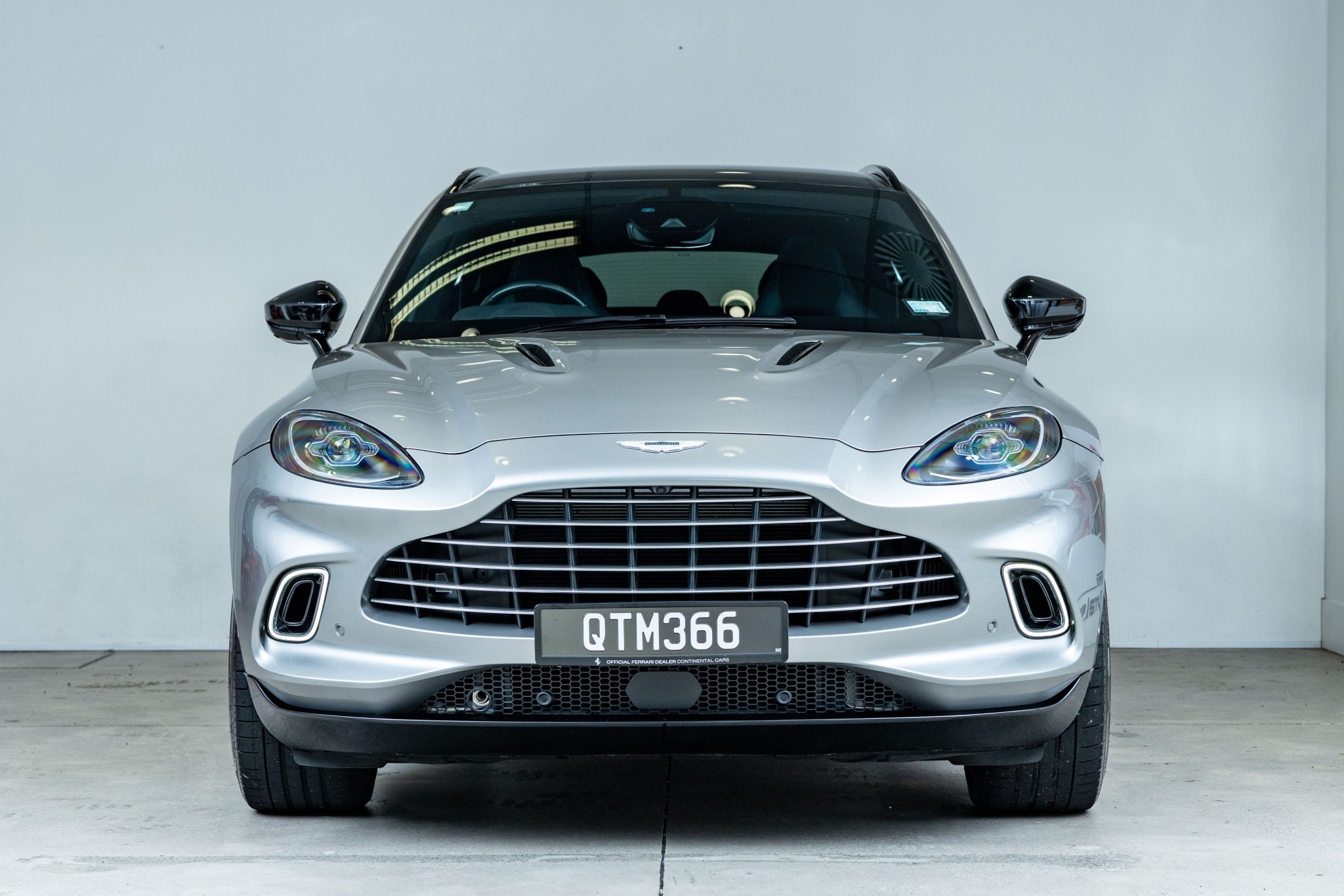 Aston Martin DBX 