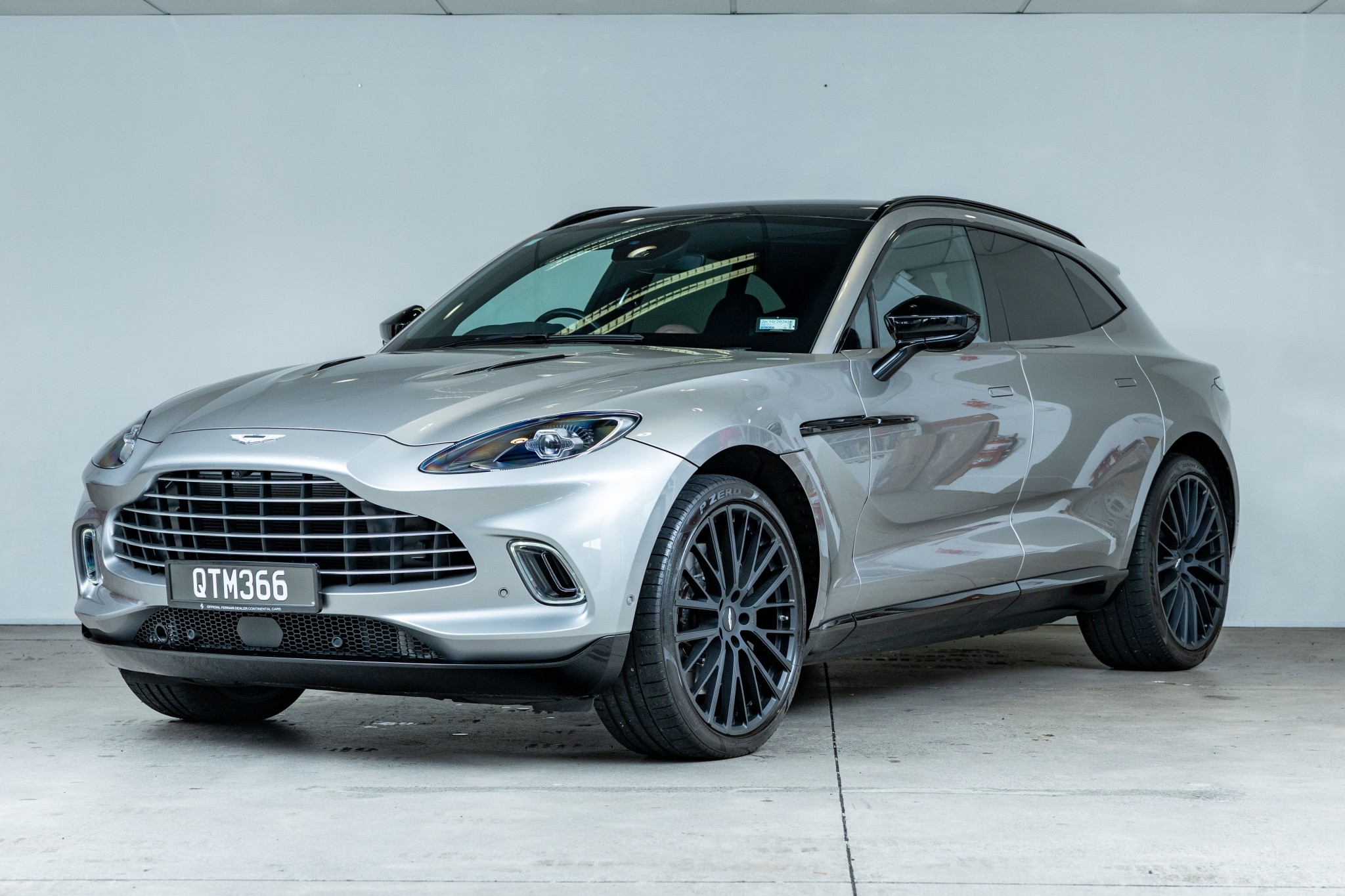 Aston Martin DBX 