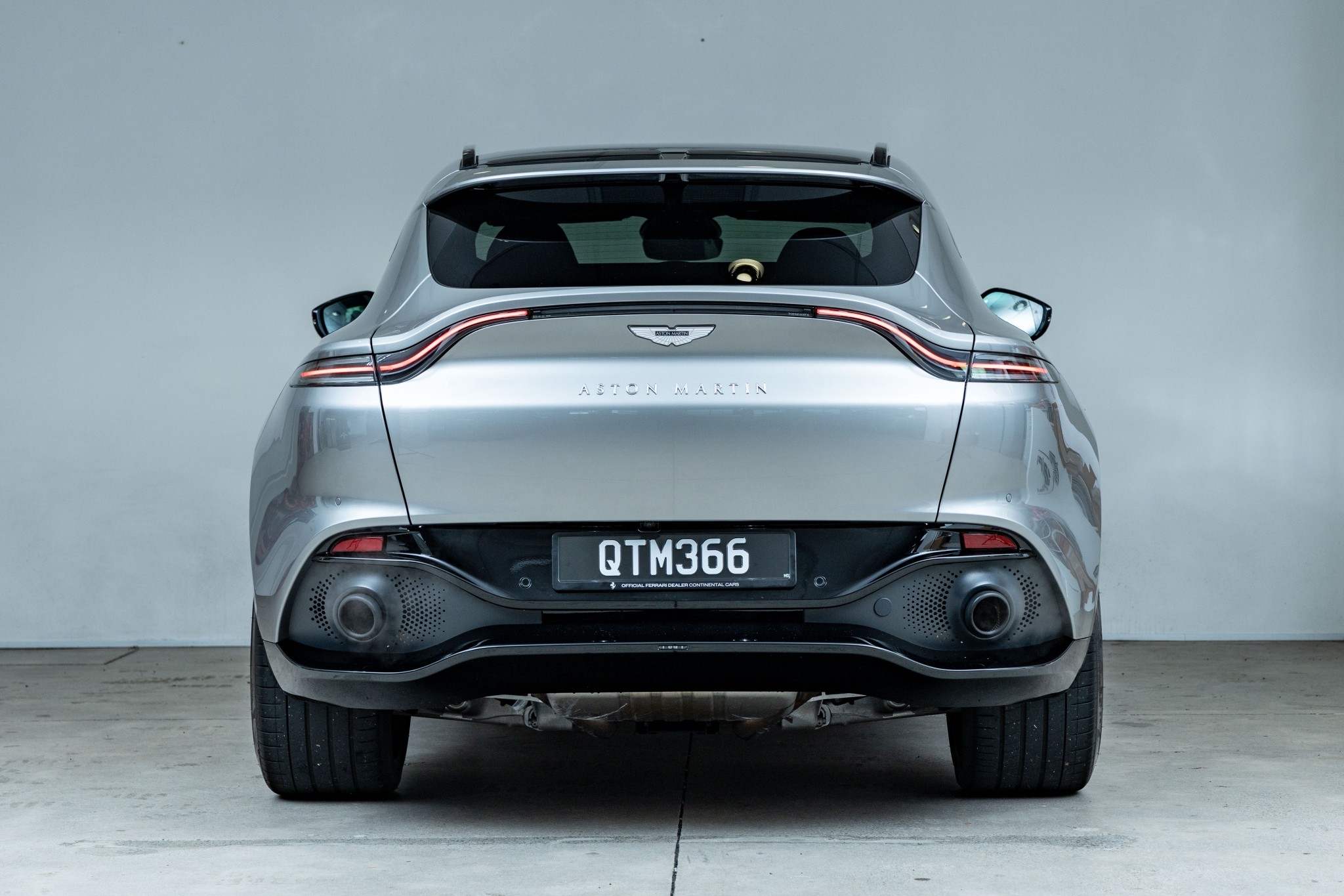 Aston Martin DBX 