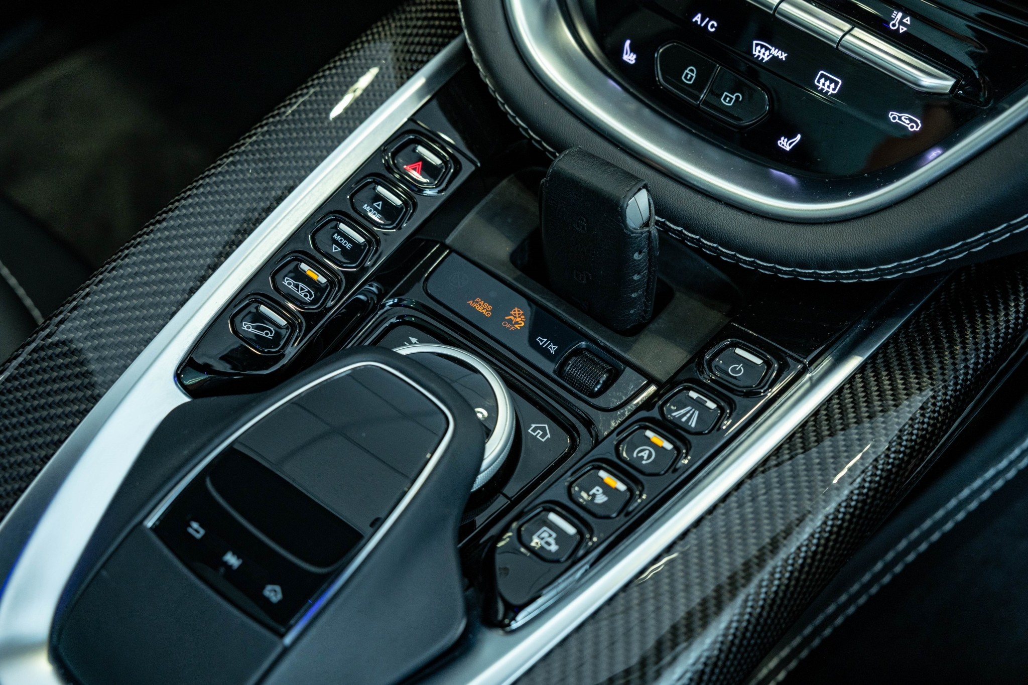 Aston Martin DBX 
