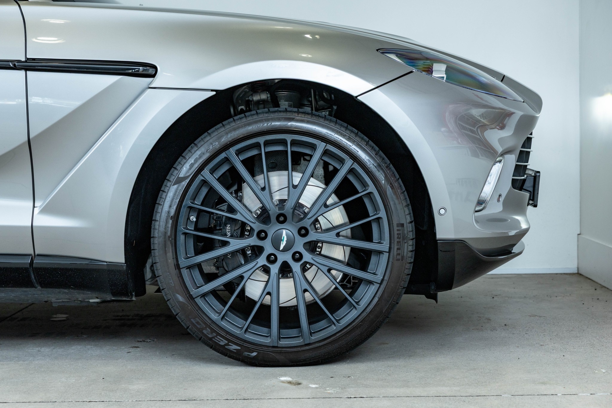 Aston Martin DBX 