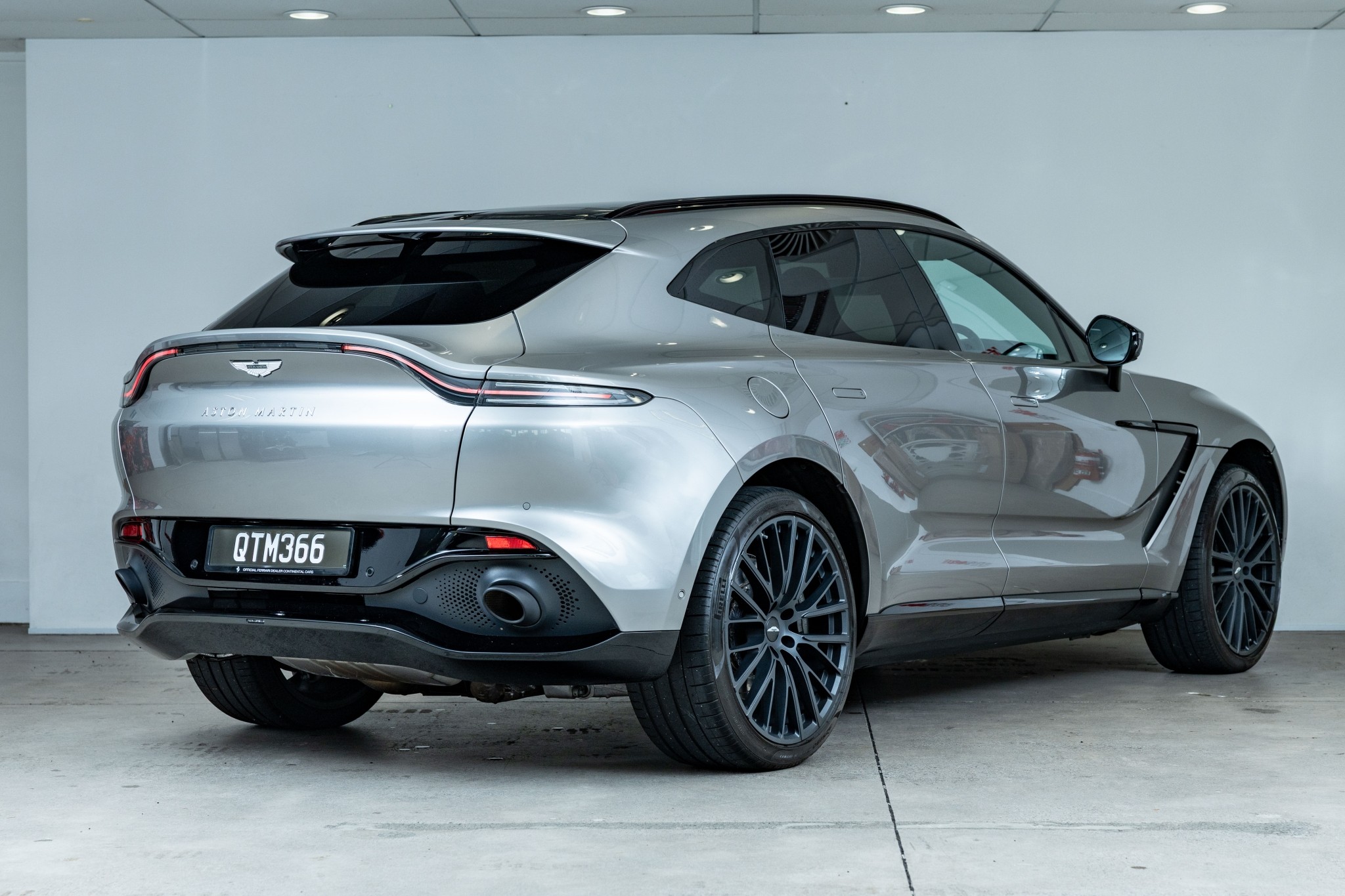 Aston Martin DBX 