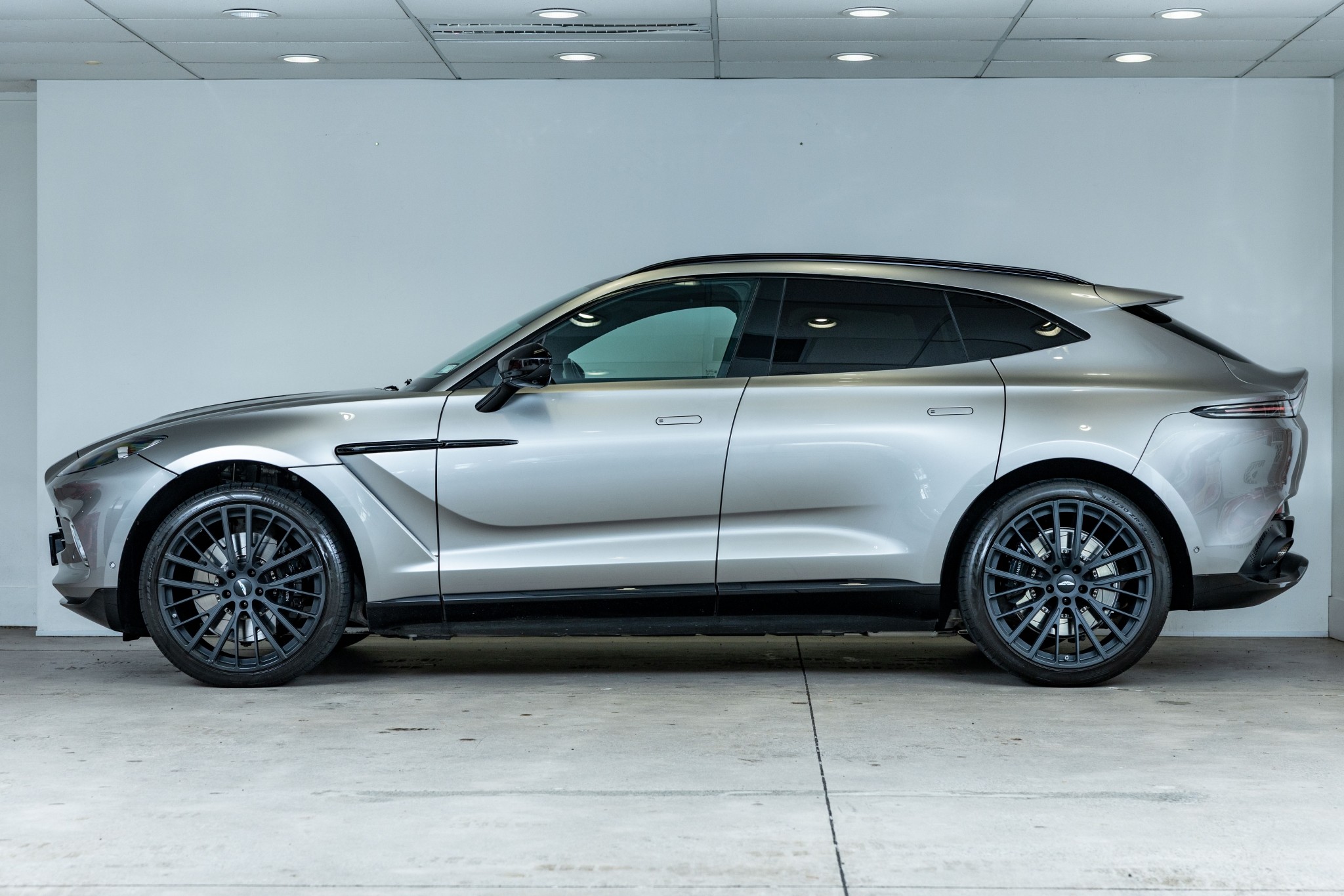 Aston Martin DBX 