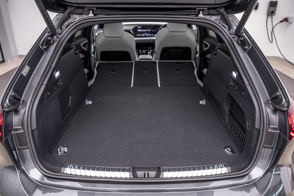 Audi A5 E-HYBRID AVANT S LINE