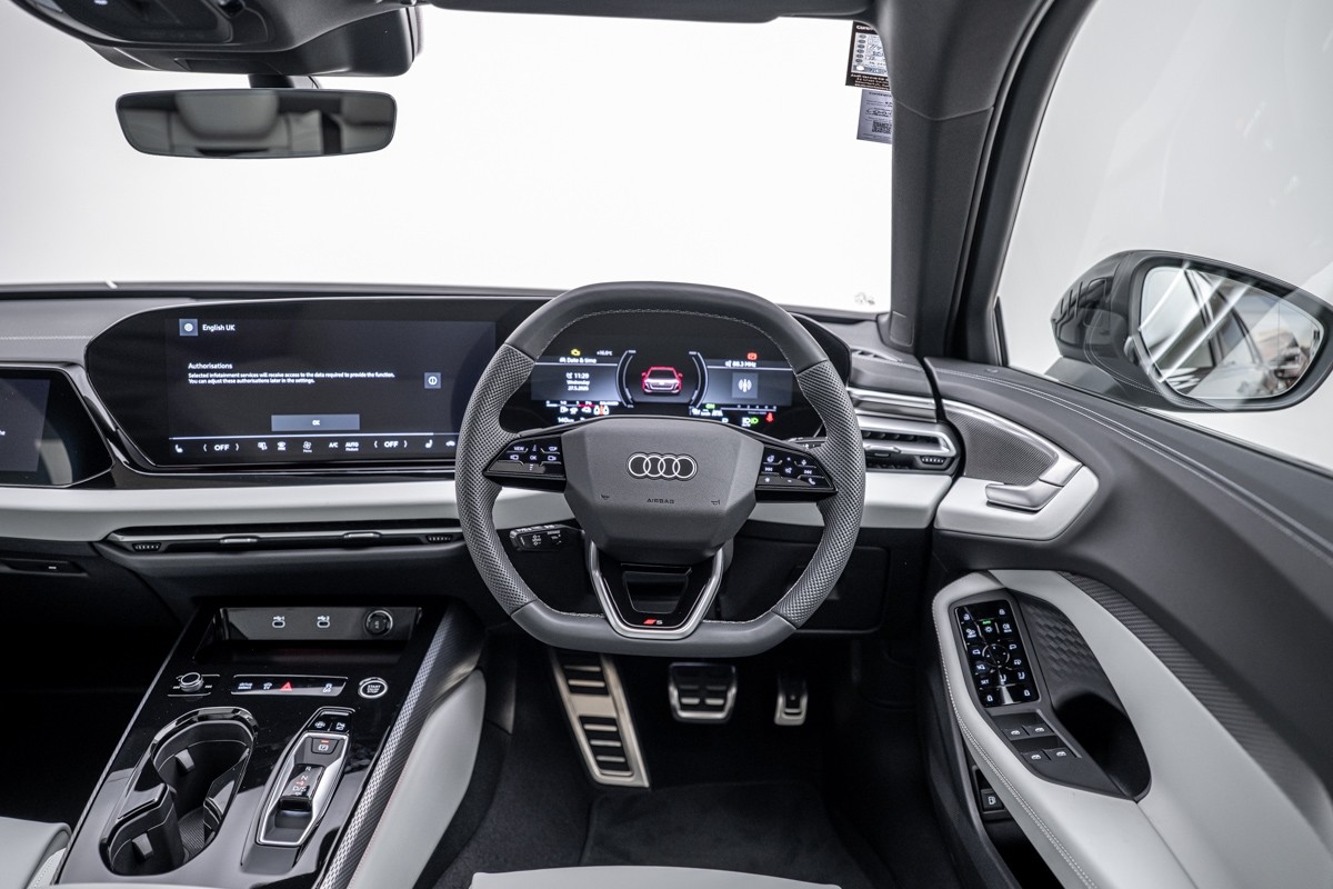 Audi A5 E-HYBRID AVANT S LINE