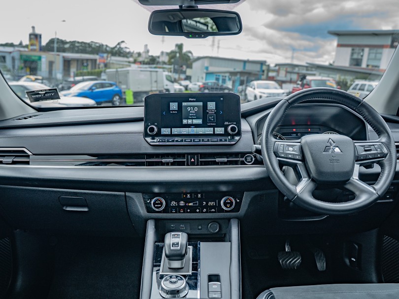 2023 Mitsubishi Outlander 10