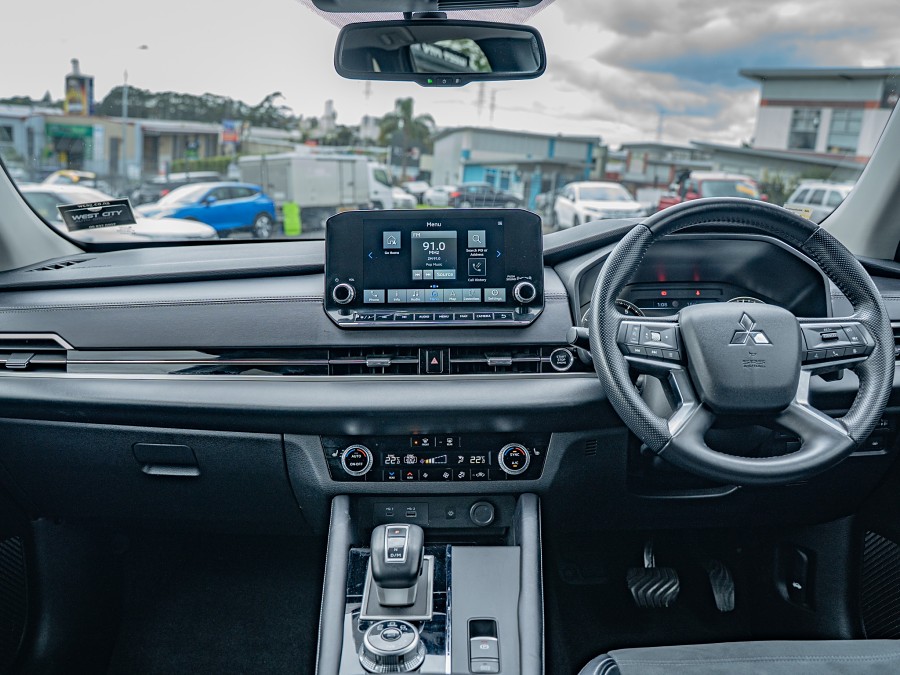 2023 Mitsubishi Outlander 10