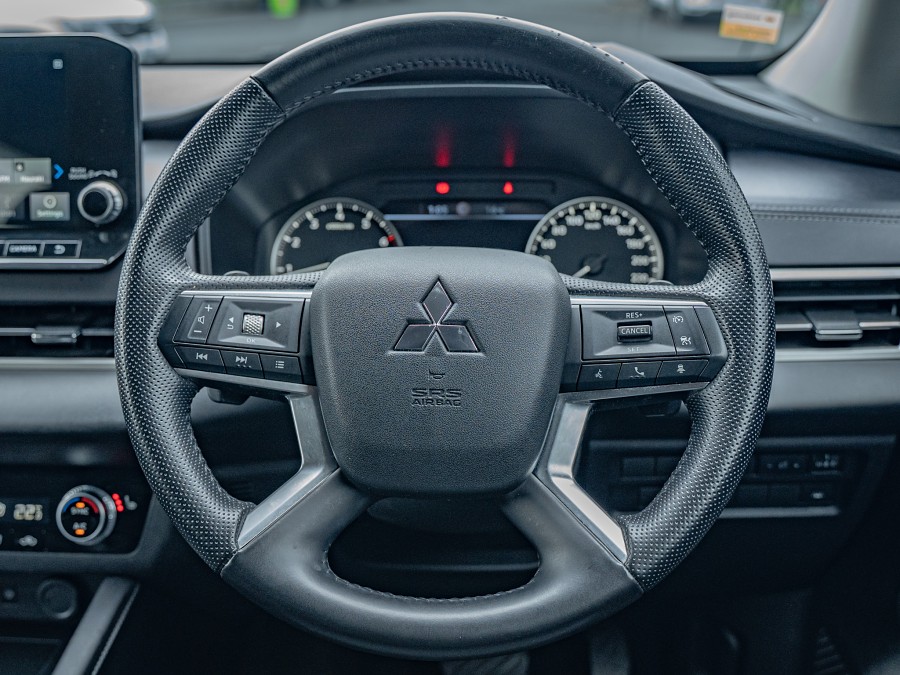 2023 Mitsubishi Outlander 11