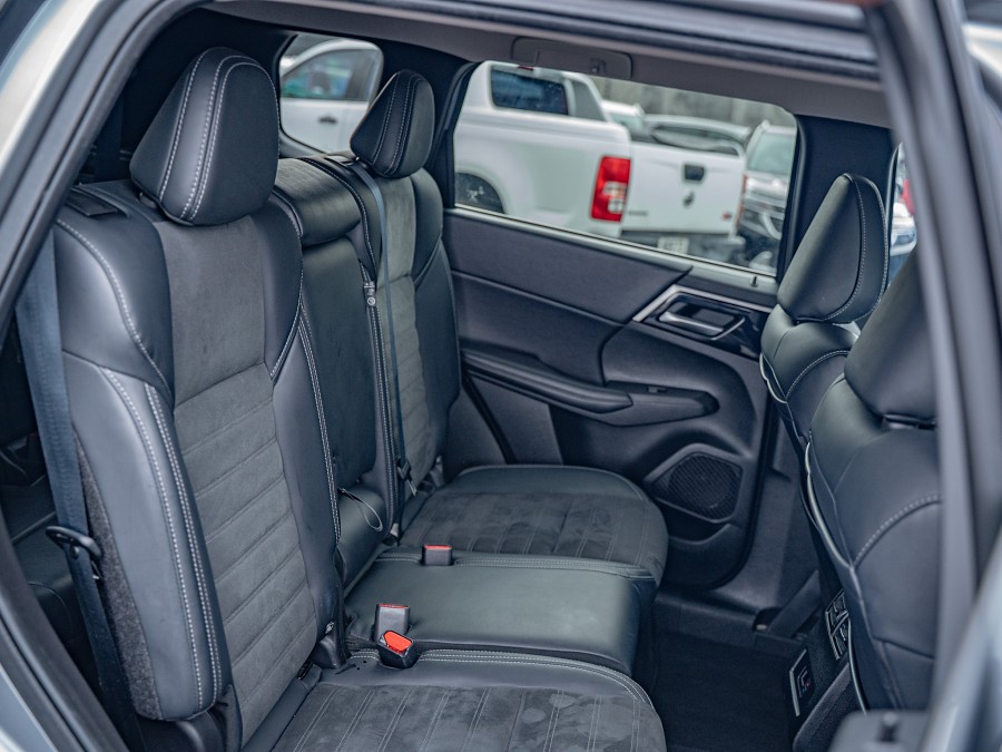 2023 Mitsubishi Outlander 17
