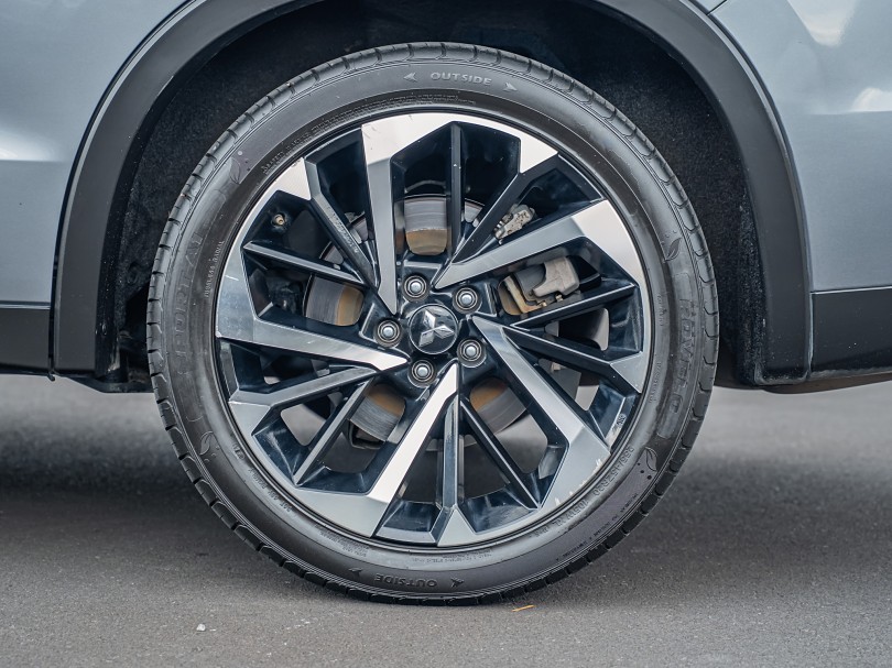 2023 Mitsubishi Outlander 7