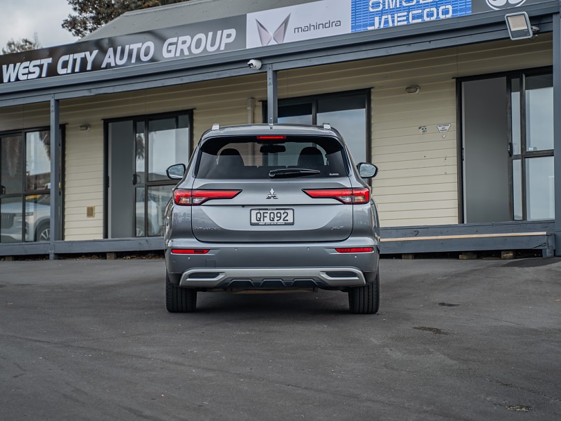 2023 Mitsubishi Outlander 4