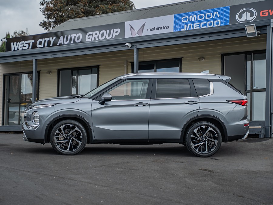 2023 Mitsubishi Outlander 5