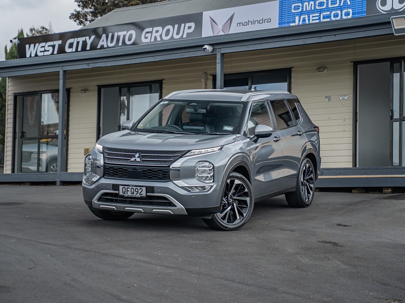 2023 Mitsubishi Outlander 1