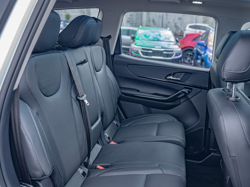 2026 Mahindra XUV700 17
